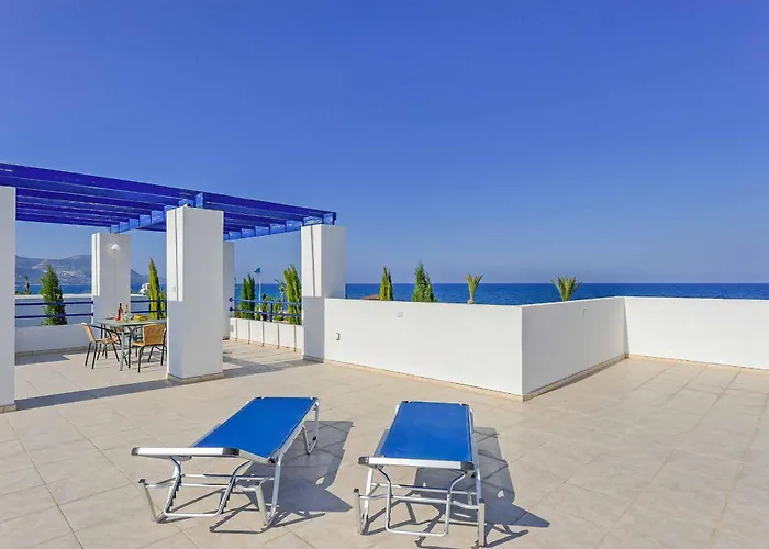 Latchi * נאו חוריו